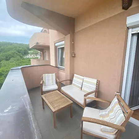 Apartment View & Pool *